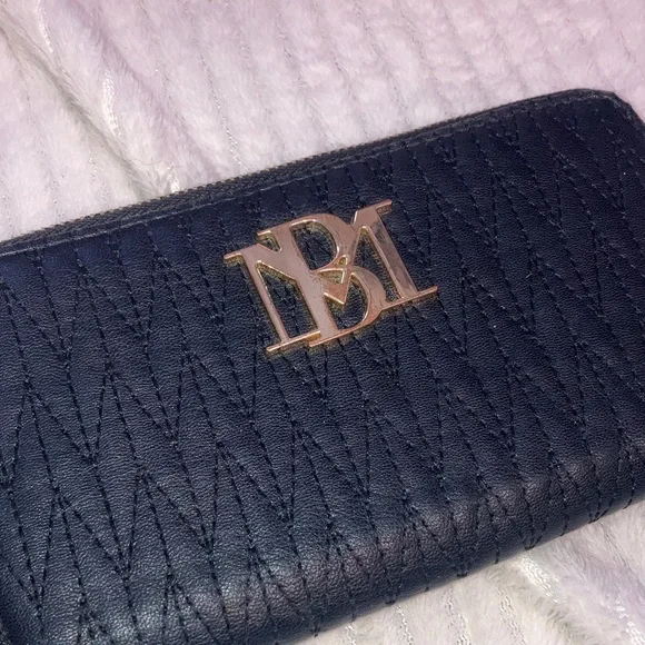 Bagley Mischka mini Elegant Black Quilted Handbag and Wallet Set
🔥NWT🔥 - Picture 2 of 5